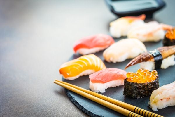 Historia sushi – jak i gdzie powstało jedno z najsłynniejszych dań świata?
